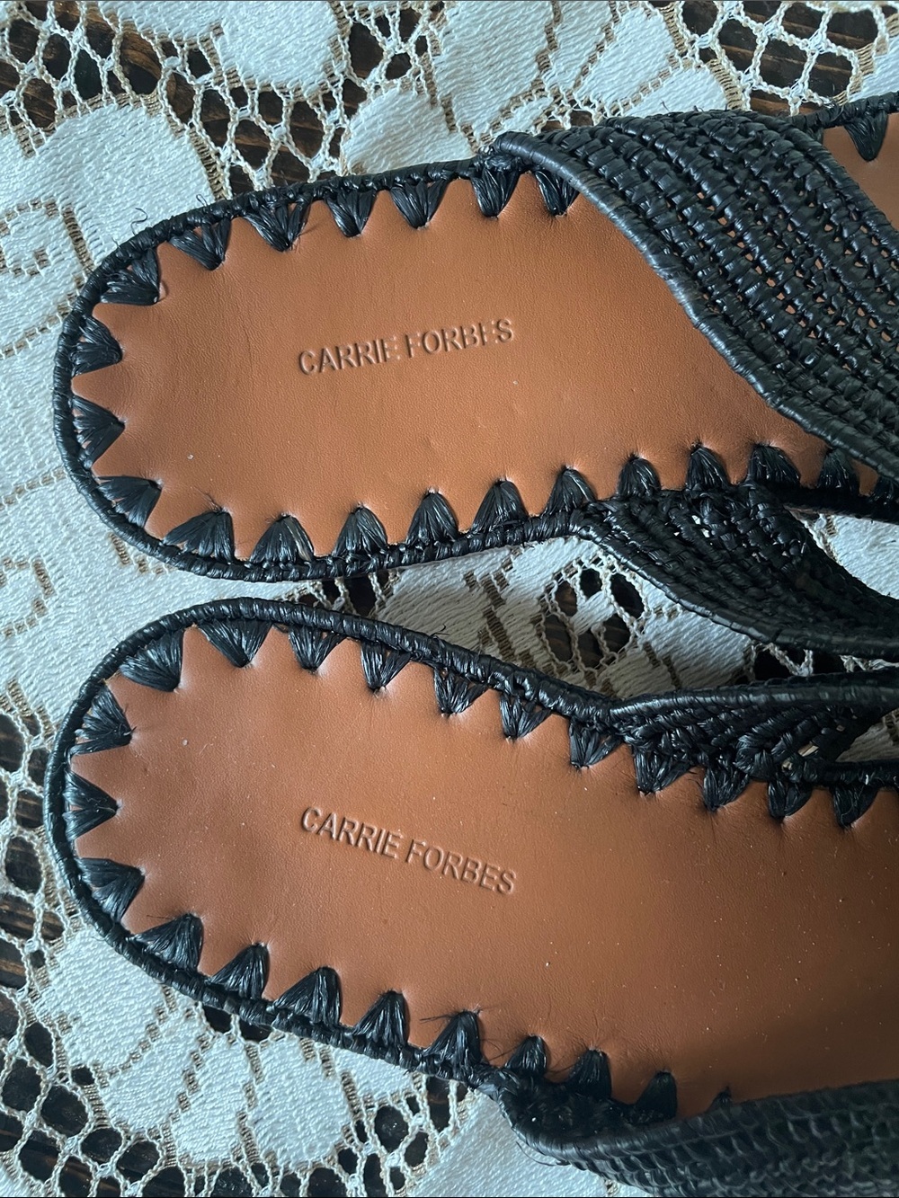 Carrie Forbes Salon Black Hand Genuine Leather Woven Slide Sandals - Picture 2 of 7